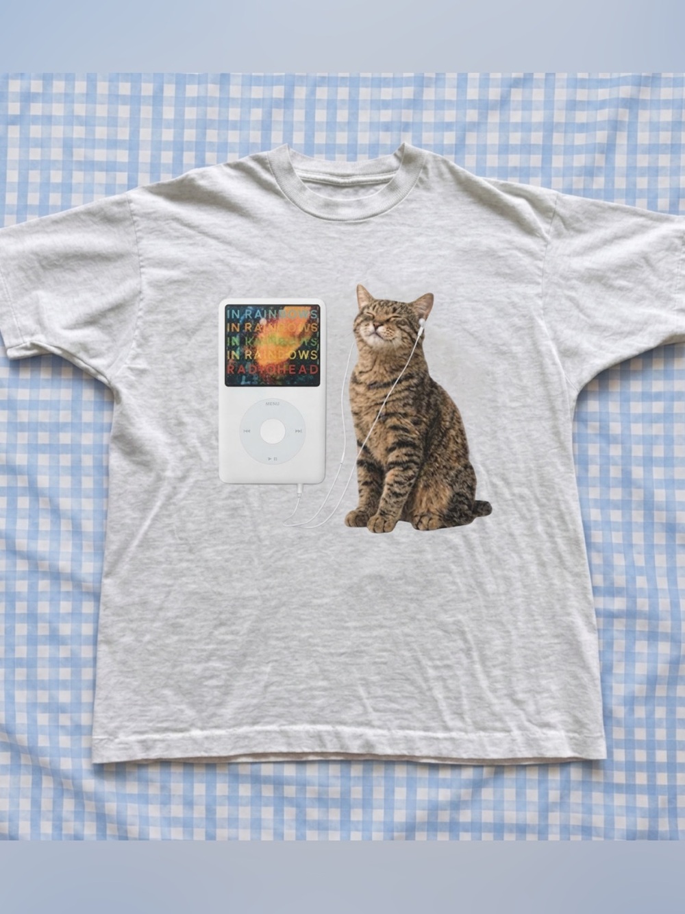 Gildan White Chill Cat & MP3 Graphic T-Shirt, Retro Style for Everyday Wear